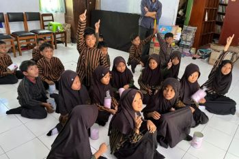 Mahasiswa KKN UNDIP edukasi siswa SDN 1 Segaran Gemar Menabung