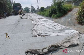 Perbaikan jalan "Kebun Nopi" ditargetkan selesai saat "Pacu Jalur"