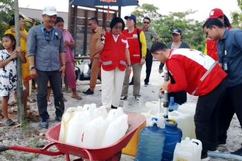 PMI Gumas salurkan air bersih ke sejumlah desa terdampak kekeringan