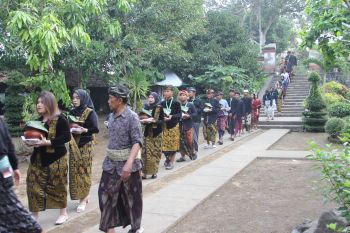 Rebo Bontong merawat toleransi umat beragama di Lombok