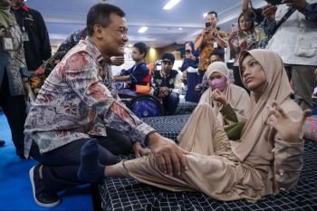 Pemprov Jateng salurkan 181 kursi roda adaptif untuk disabilitas