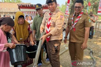 Kwarcab Pramuka Bekasi salurkan air bersih untuk warga terdampak kemarau