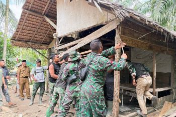 TNI bangun rumah layak huni untuk guru mengaji di pedalaman Aceh