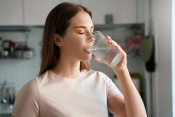 Berapa Liter Kebutuhan Air Minum per Hari? Ini Panduan Resmi dari Kemenkes
