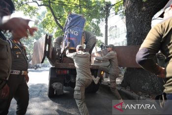 Pemkot Bandung menggencarkan penertiban bangunan liar di fasilitas umum