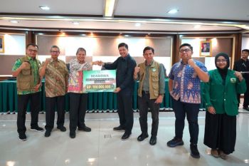 Andalas Golf Club Salurkan Beasiswa Rp150 Juta untuk 75 Mahasiswa UNAND