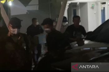 KPK bawa dua koper dan satu kardus dari rumah legislator Vinna