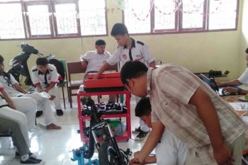 Tim Pengabdian UNP tingkatkan kompetensi industri 4.0 siswa SMK lewat model SIM-El