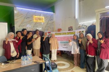 Tim PKM Undhari dampingi UMKM Perempuan Songket Silungkang kelola "Website" untuk perluas pasar