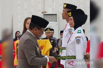 Bupati Murung Raya kukuhkan 61 anggota Paskibraka upacara HUT ke-81 RI