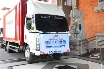 HUT RI, Polri kirim serentak 44 truk bantuan bagi korban gempa NTT
