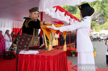 Hendri Arnis Pimpin Upacara HUT RI ke-81 dengan Nuansa Persatuan Nusantara