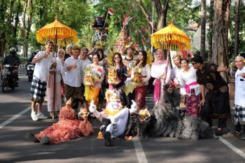 HUT ke-81 RI, Mercure Surabaya gelar karnaval busana daerah