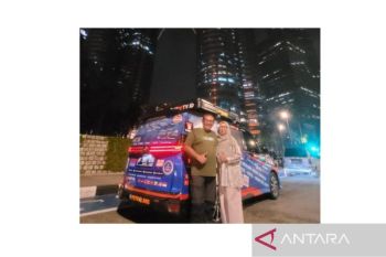 Setelah sebulan menanti, Mobil Kakek-Nenek keliling dunia asal Aceh  akhirnya diterima di Kuala Lumpur