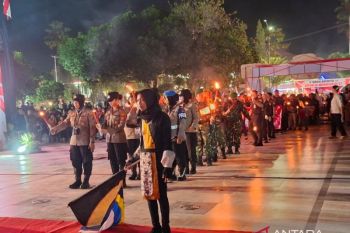 Bupati Tabalong lepas pawai obor meriahkan HUT Kemerdekaan RI ke-81