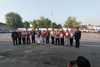Tjiwi Kimia berikan penghargaan karyawan mengabdi 30 tahun