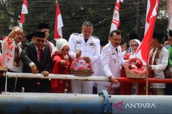 Pemkab Bekasi kenang perjuangan rakyat lewat tabur bunga di Sasak Kapuk Kaliabang Tengah
