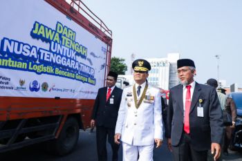 Pemprov Jateng mengirimkan 16 personel serta ribuan paket bantuan ke NTT