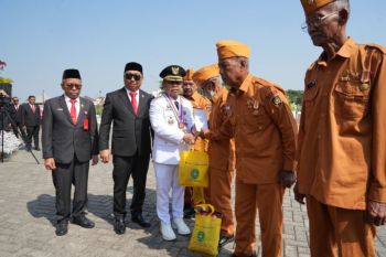 Pemkab Tapin salurkan bantuan untuk 198 veteran dan janda