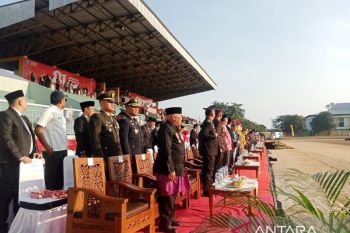 Upacara HUT ke-81 RI di Belitung tanpa tenda peneduh wujud kebersamaan