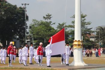 https://cdn.antaranews.com/cache/350x233/2026/08/17/benderasukabumi.jpg