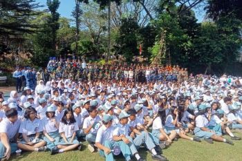 Prokopimda, TNI-Polri dan pelajar berbaur di HUT ke-81 RI di Sempur Bogor
