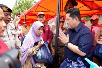 Menpora menyalurkan bantuan bola hingga sembako peringati HUT RI