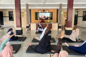 Mahasiswa Profesi Fisioterapi UMS edukasi ibu hamil melalui senam di Baki