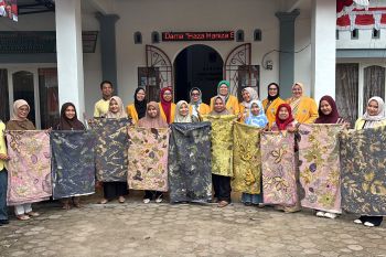 PKK UNP perkuat kapasitas KMP Parit Malintang melalui ecoprint dan digital marketing