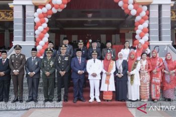 PLT Bupati Kuansing Inspektur upacara HUT RI ke-81 di Lapangan Limuno