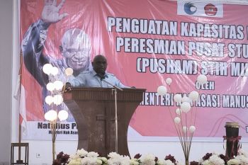 Natalius Pigai: Makan bergizi dan CKG penuhi hak dasar