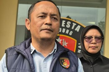 Polresta Bandung menetapkan tiga tersangka pemukulan Kapolsek Cicalengka