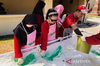 Belasan anak down syndrome ikut festival seni HUT RI di Makassar