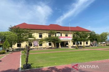 Polisi bekuk dua pemuda yang terlibat aksi tawuran antarpelajar di Kendari