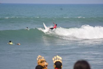 Peselancar mancanegara ikuti kejuaraan surfing di Pantai Cimaja Sukabumi