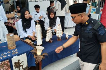 Lapas Pariaman pasarkan kerajinan warga binaan dengan harga terjangkau