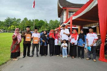 Pemkab Agam berikan penghargaan ke koperasi agar tingkatkan kualitas