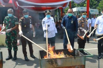 Kejari Probolinggo musnahkan barang bukti dari 101 perkara
