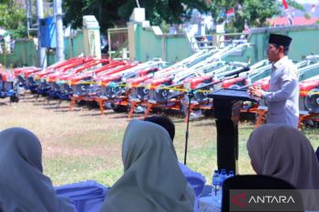 Pemkab Dompu menyalurkan Alsintan tingkatkan produktivitas petani