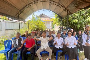 Reinhard Vester Tamma tampung aspirasi warga soal drainase dan modal usaha