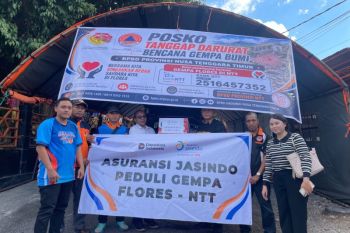 Jasindo menyalurkan bantuan bagi warga terdampak gempa Flores