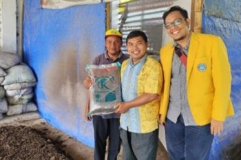 Tim PKM UNP bantu pengembangan kapasitas kelompok kompos lewat Good Composting Practices dan pencatatan keuangan digital di Kamang Hilia