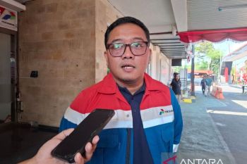 Pertamina mengalihkan suplai BBM Flores, kirim 16 mobil tangki dari Bima