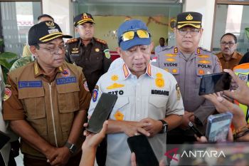 Mendagri inspeksi penanganan dan pemulihan pascagempa di Ende