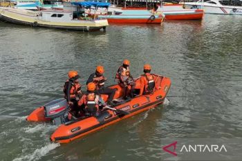 Nelayan Sinjai hilang diduga jatuh dari kapal