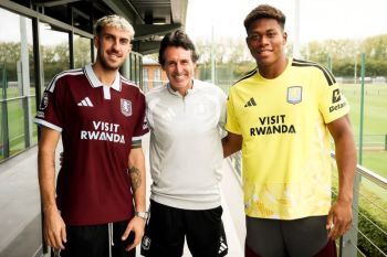 Aston Villa resmikan dua rekrutan baru, Zion Suzuki dan Matteo Ruggeri