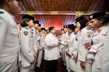 Prabowo thanks flag-raising team for Independence Day service