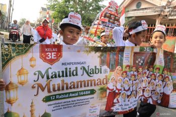 Pawai peringatan Maulid Nabi pelajar di Kediri