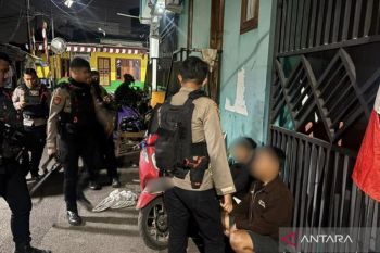 Polda Metro Jaya amankan dua pemuda yang diduga hendak tawuran di Jaktim