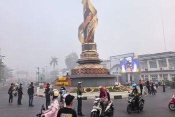 Pemkab HSU bagikan ribuan masker antisipasi asap pekat